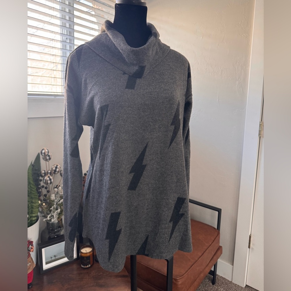 Mystree Hacci Pullover. - Picture 4 of 9